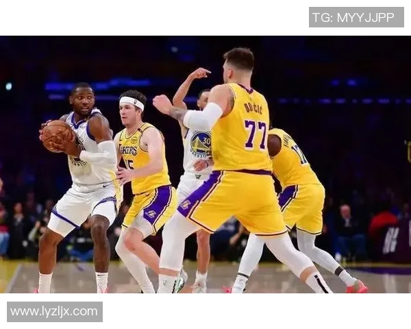 湖人队与勇士激战四月十三日争夺季后赛席位的关键战役